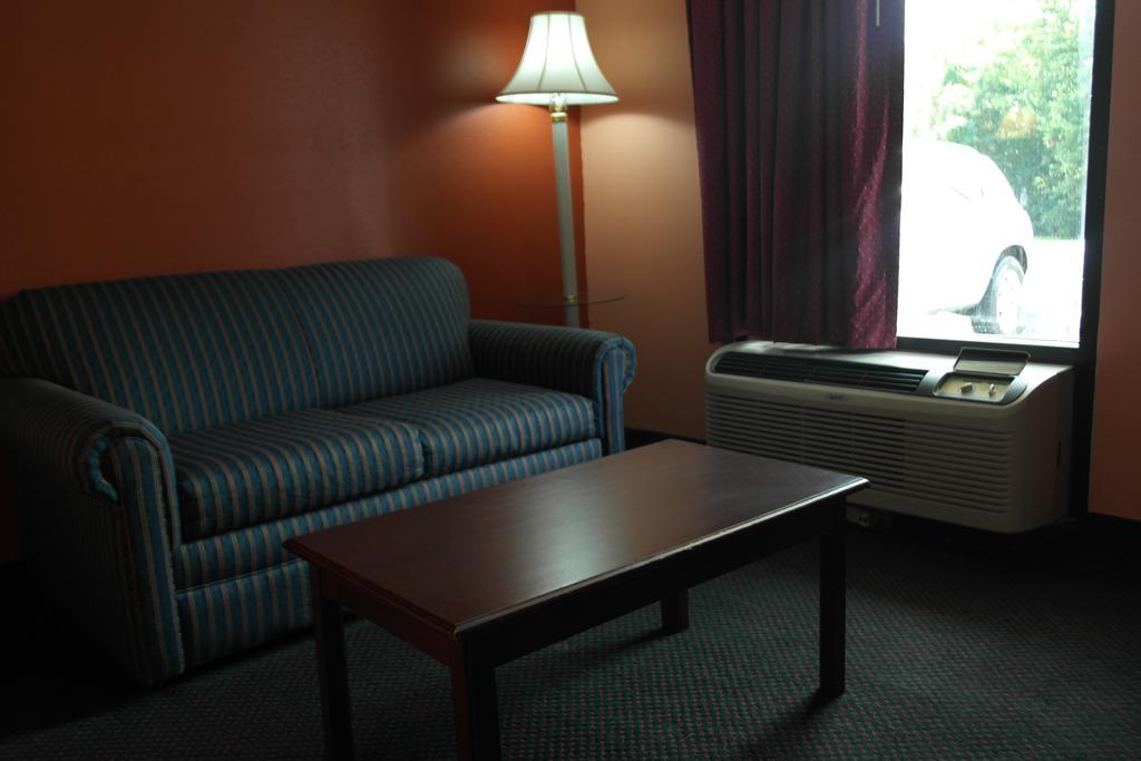 Americas Best Value Inn And Suites Knoxville Exterior photo